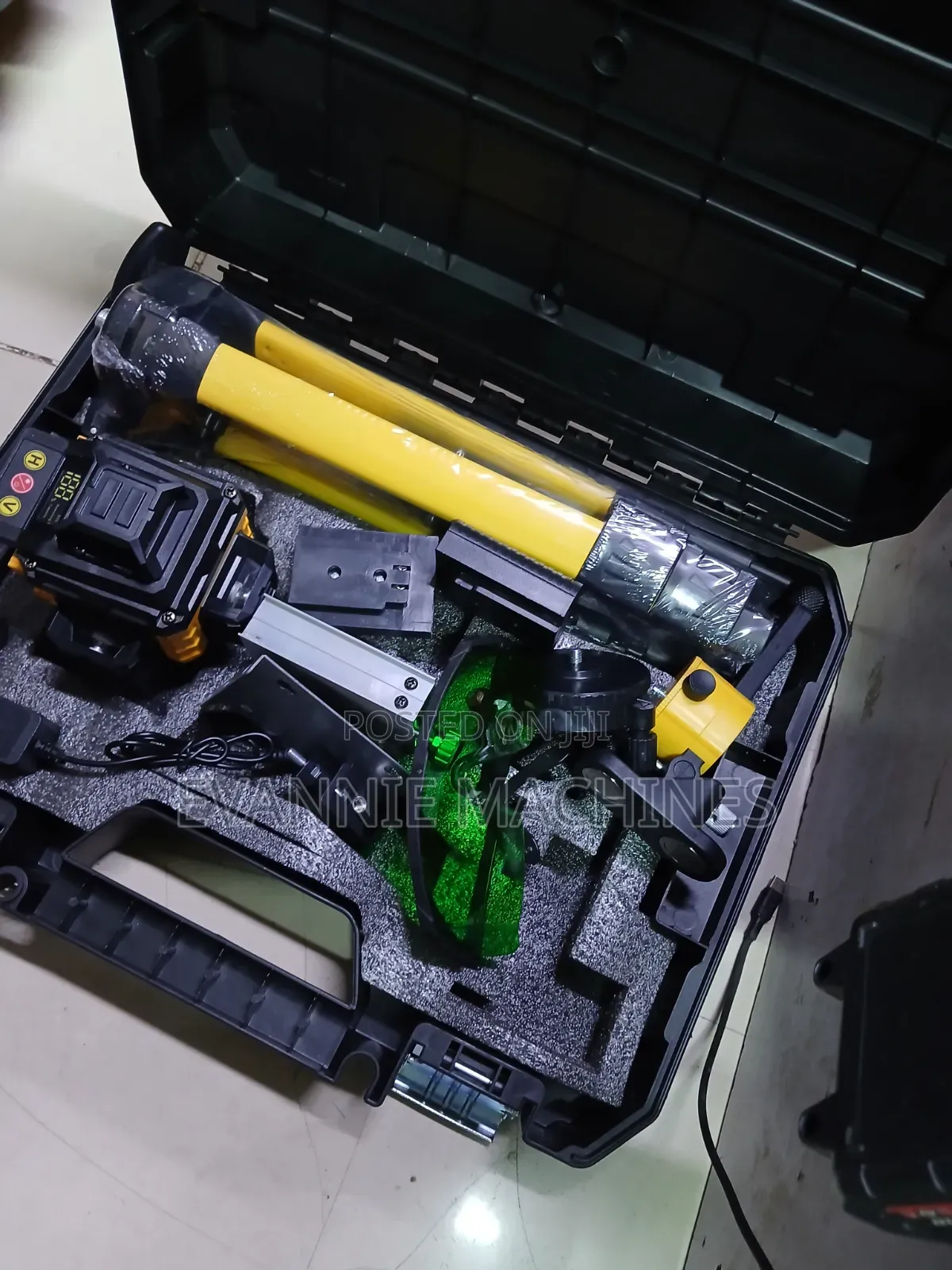 16-Line 360° Self-Leveling Green Beam Laser Level Kit