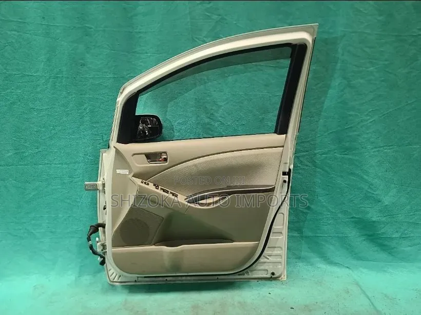F Door Assy Rh Toyota Isis Zgm10w 2011