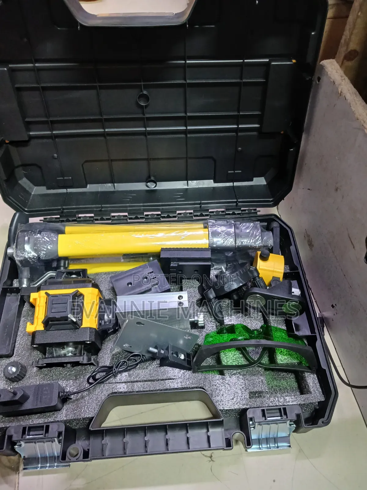 16-Line 360° Self-Leveling Green Beam Laser Level Kit