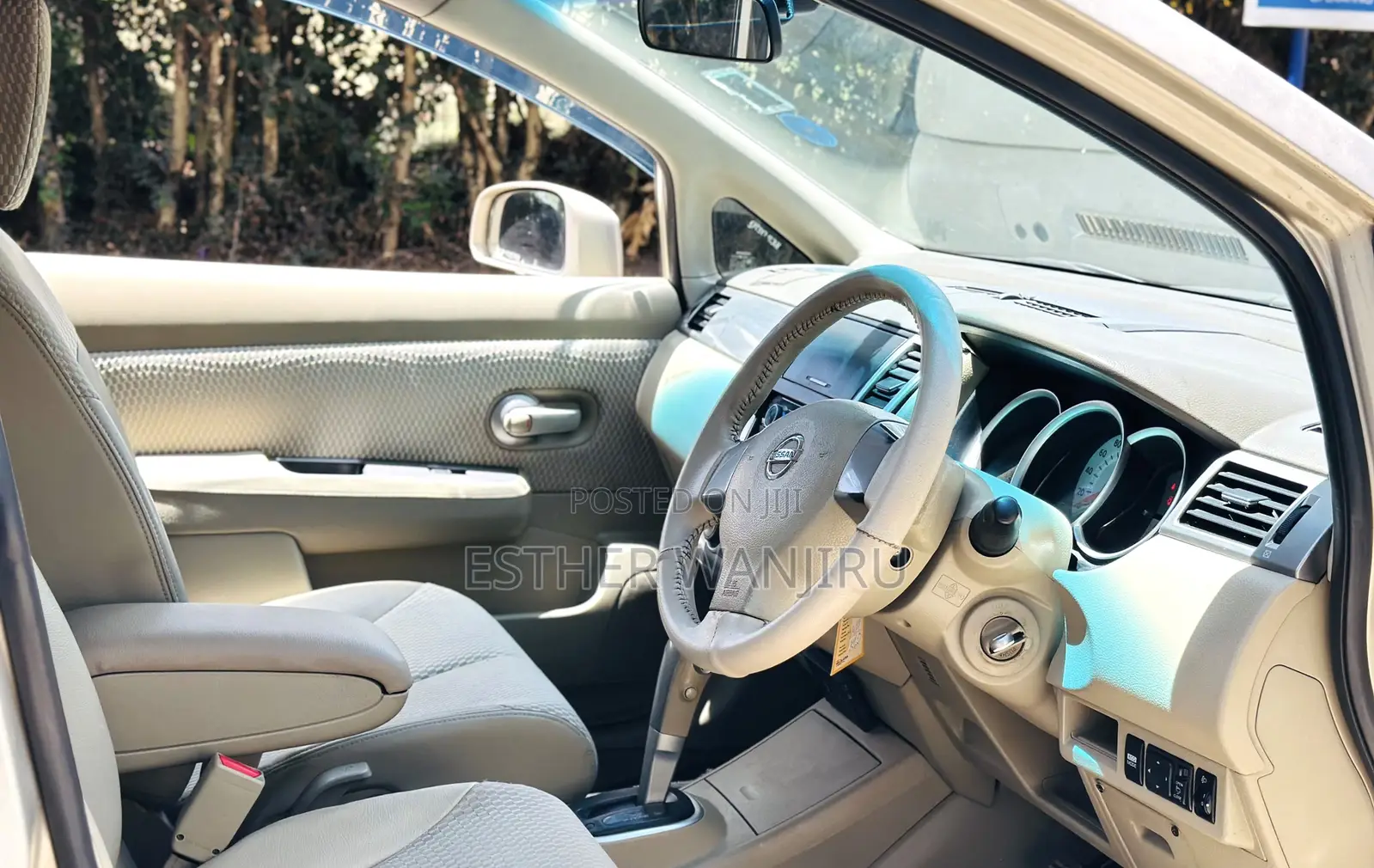 Nissan Tiida 2010 Brown