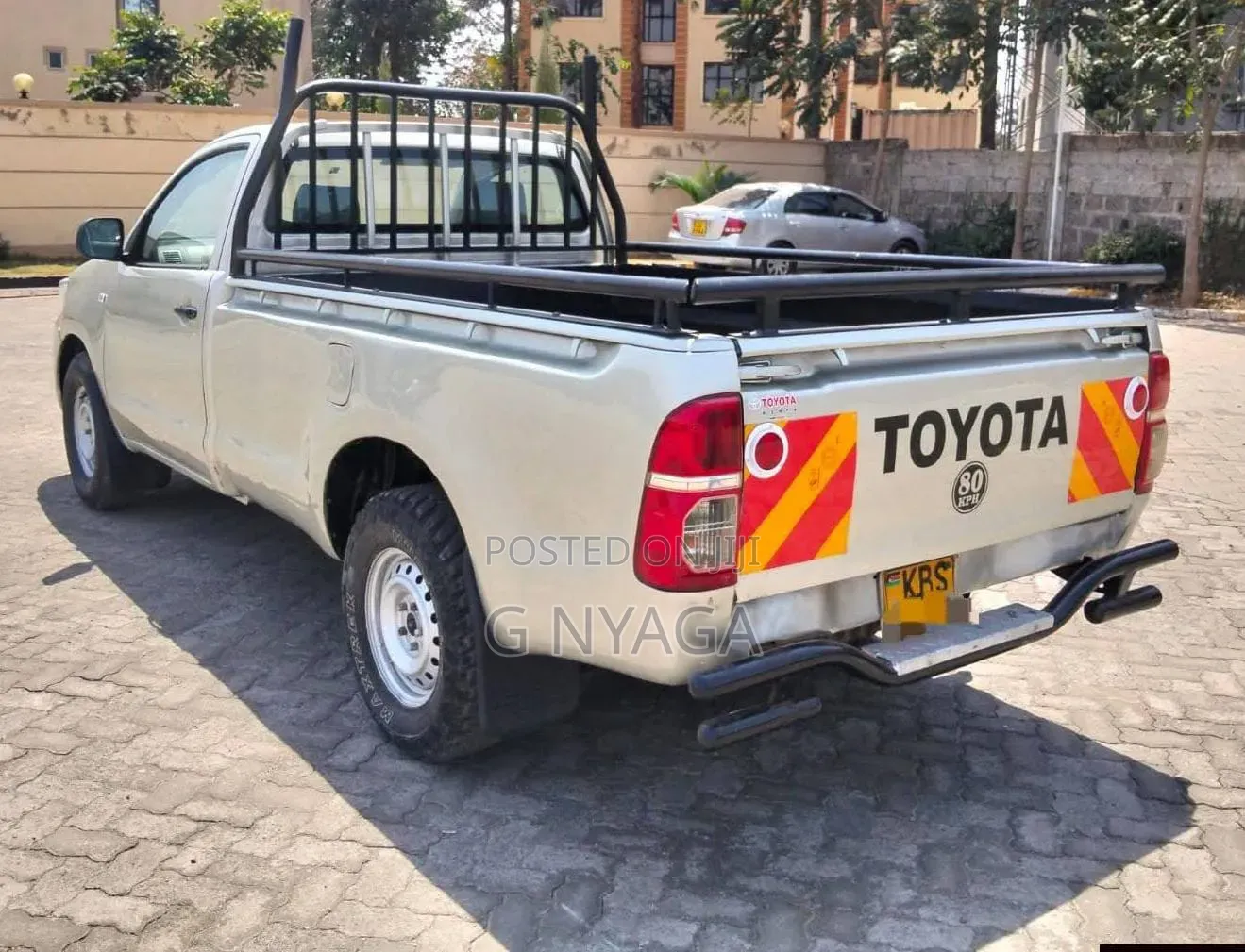 Toyota Hilux 2010 Beige
