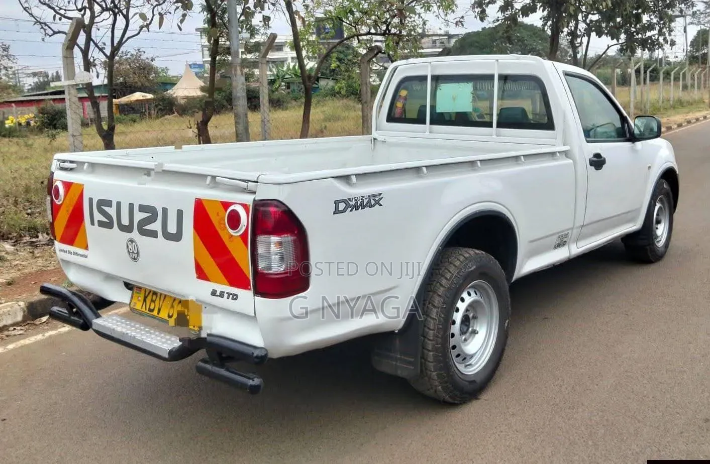 Isuzu D-MAX 2012 White