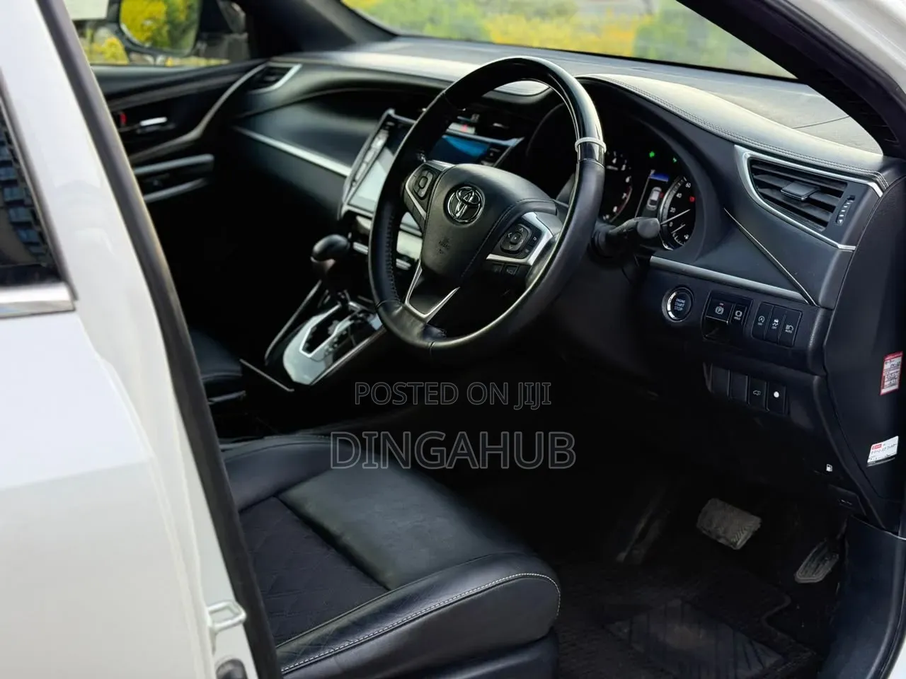 Toyota Harrier 2.0 2019 White