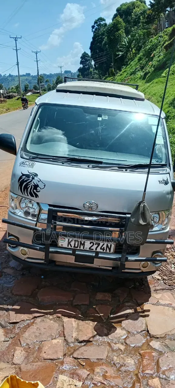 Toyota HiAce 2016 Silver