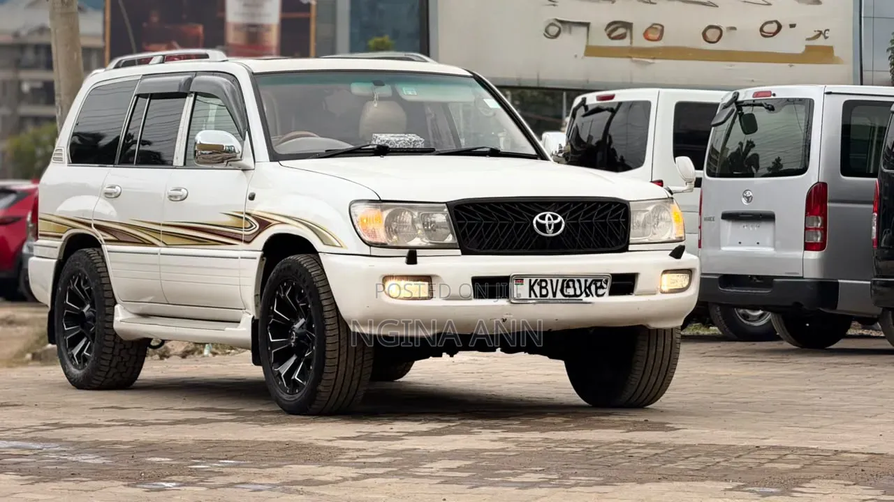 Toyota Land Cruiser 2006 White