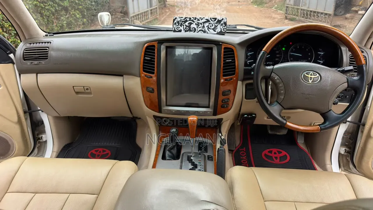 Toyota Land Cruiser 2006 White
