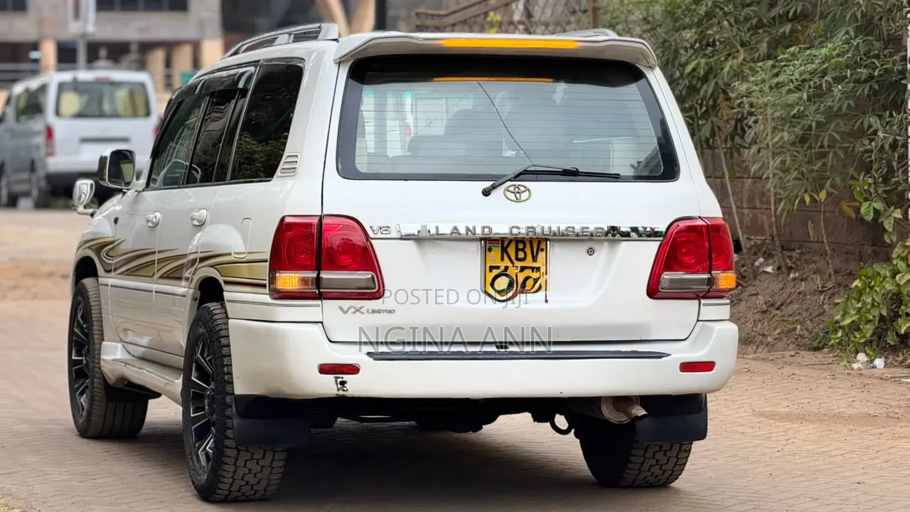 Toyota Land Cruiser 2006 White