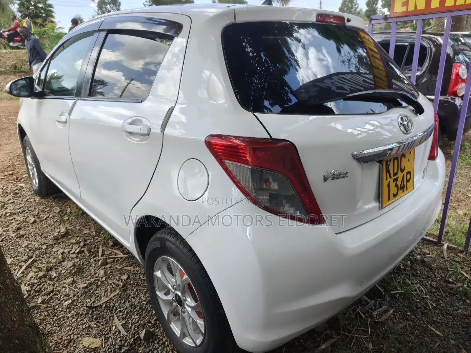 Toyota Vitz 2014 White