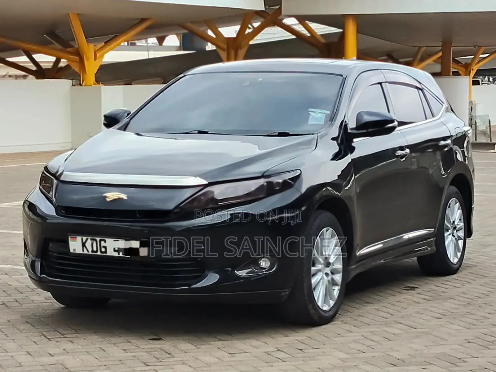 Toyota Harrier 2.0 2015 Black
