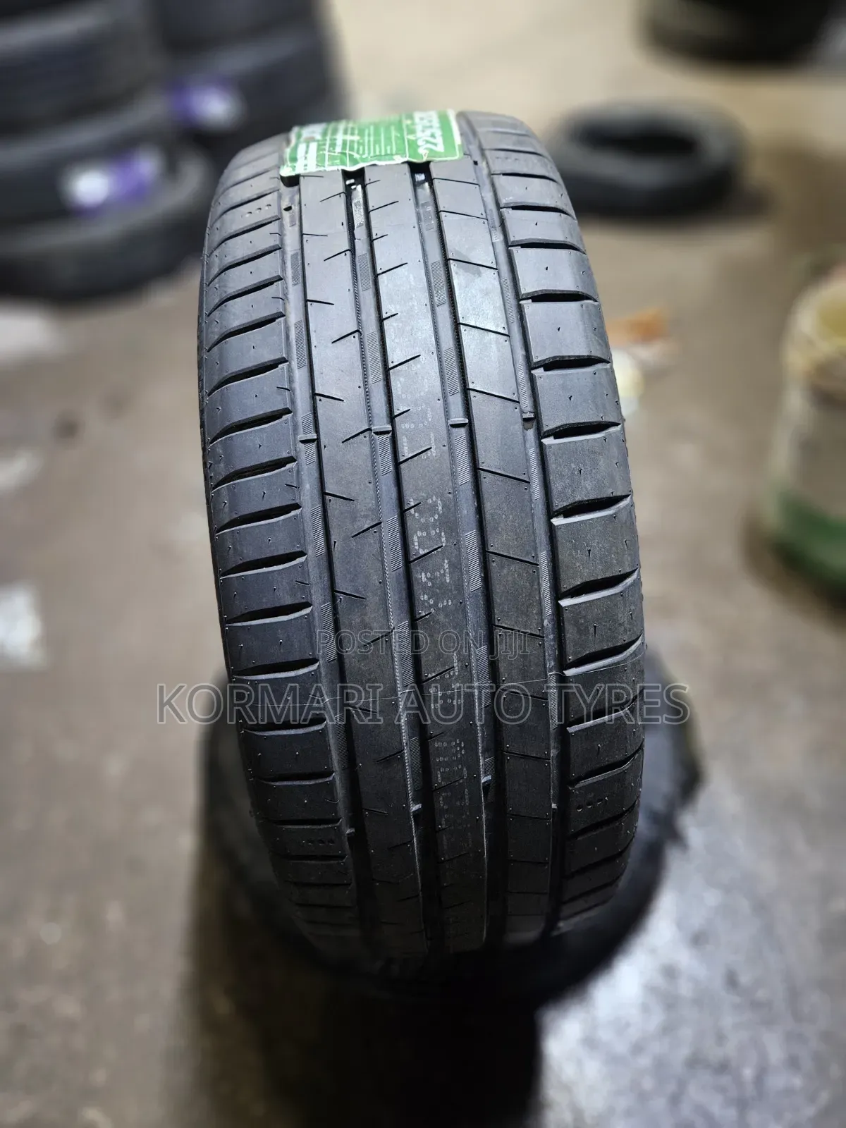 225/35r20 Dovroad Tire