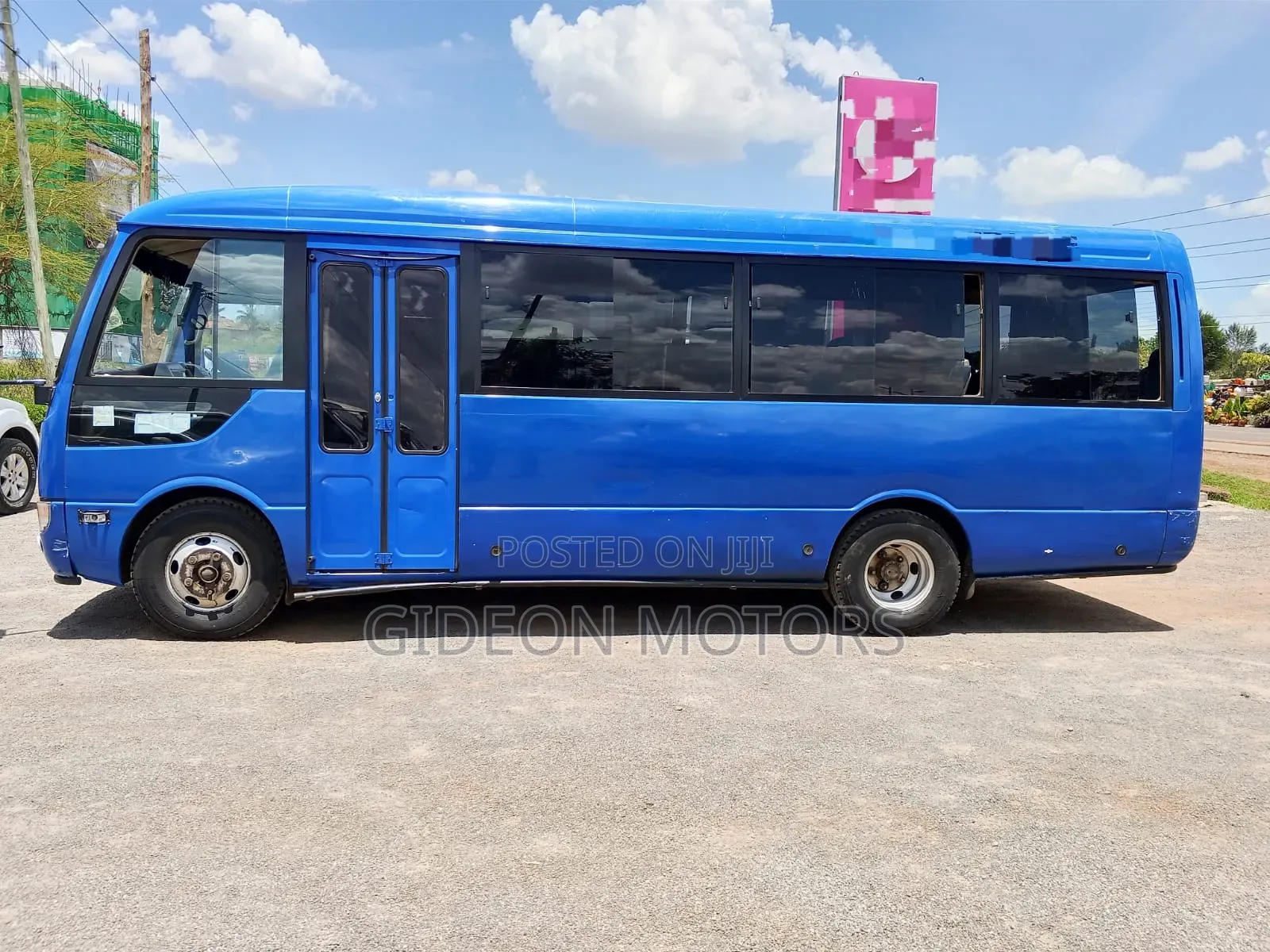Mitsubishi Fuso Rosa 2017 Blue