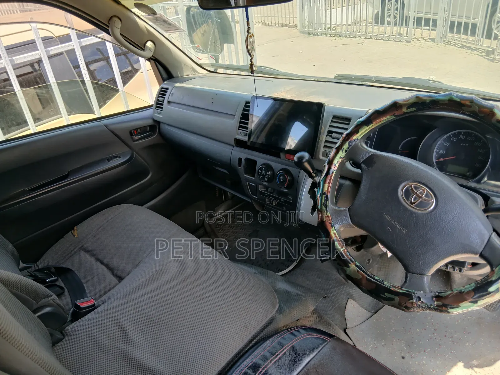 Toyota HiAce 2013 White