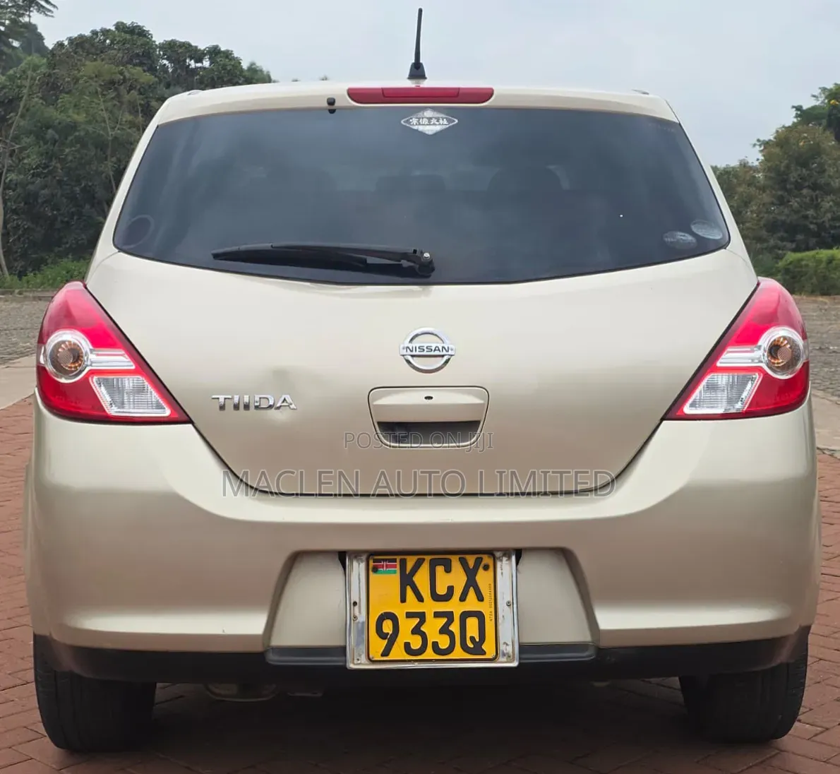 Nissan Tiida 2012 Gold