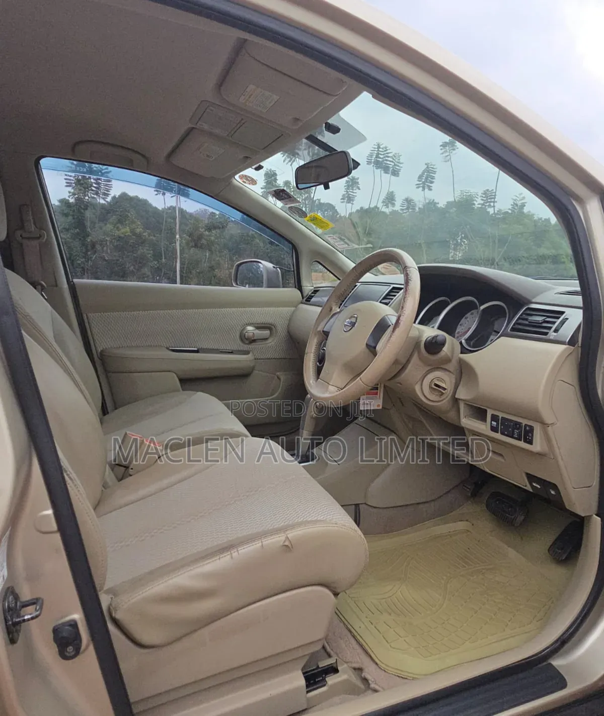Nissan Tiida 2012 Gold