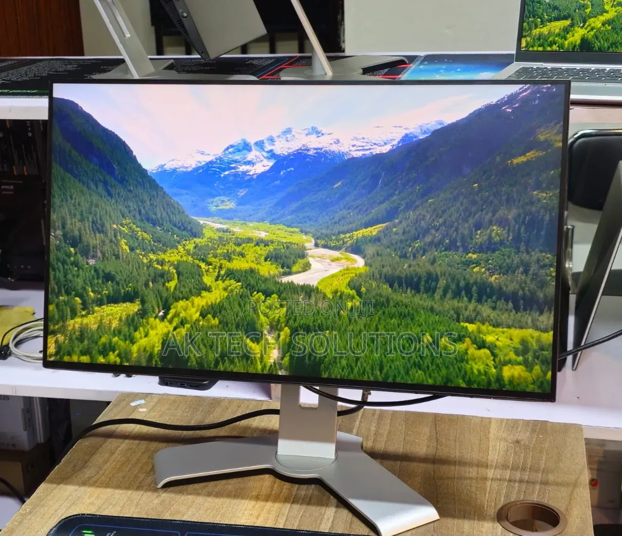 Dell U2421HE 24 Inch Frameless Full Hd 1920×1080
75hz Refresh Rate