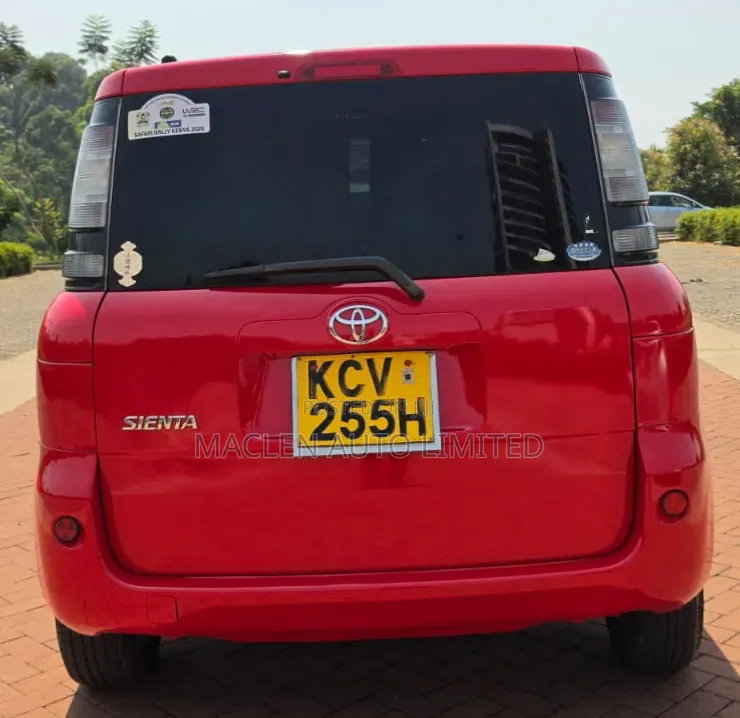 Toyota Sienta 2013 Red
