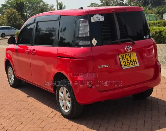 Toyota Sienta 2013 Red