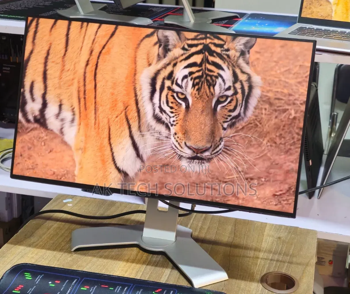 Dell U2421HE 24 Inch Frameless Full Hd 1920×1080
75hz Refresh Rate