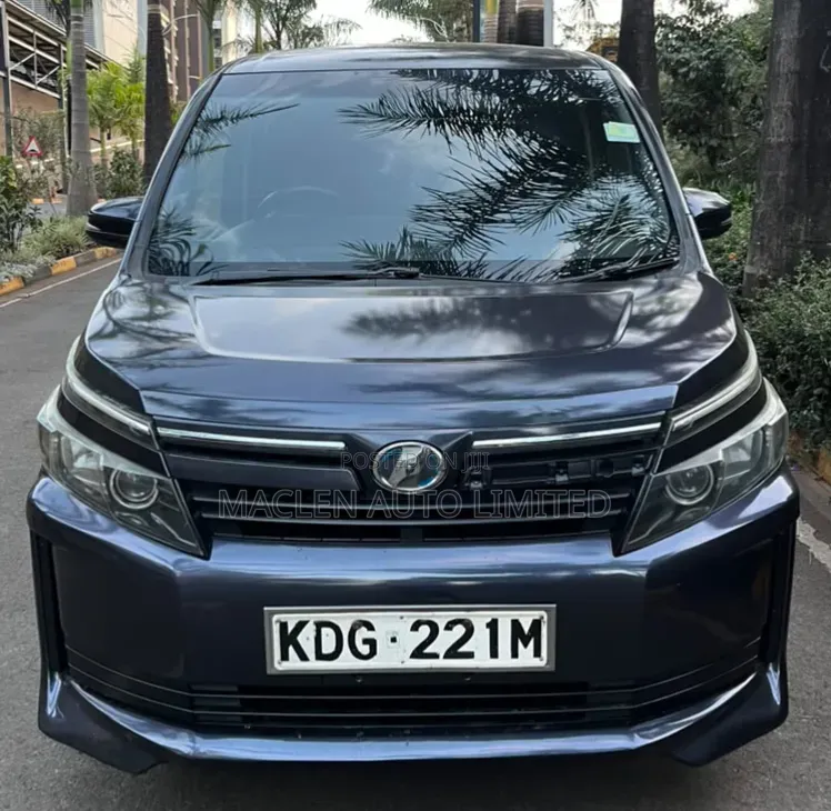 Toyota Voxy 2015 Purple