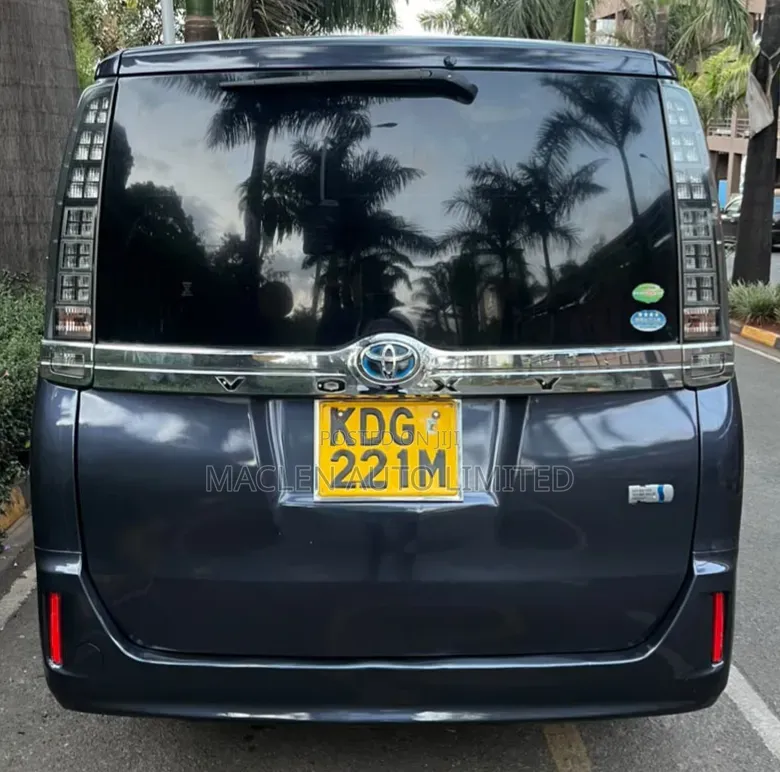 Toyota Voxy 2015 Purple