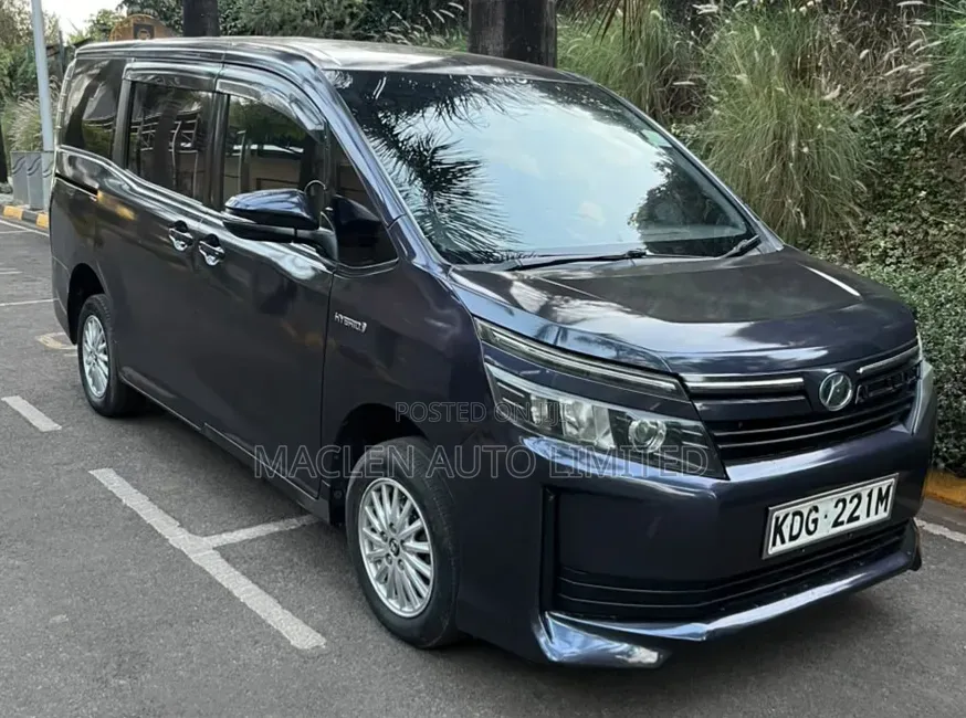 Toyota Voxy 2015 Purple
