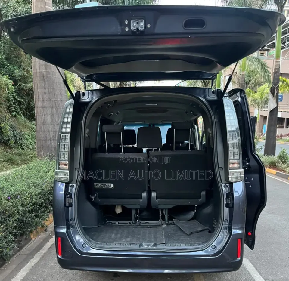 Toyota Voxy 2015 Purple