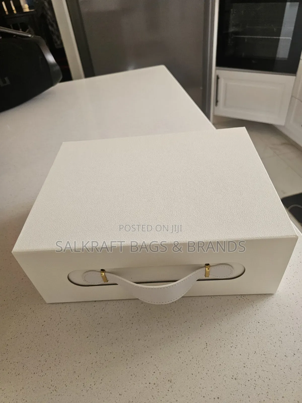 The Blanc VIP Hamper Box With Integrated Comfort Handle