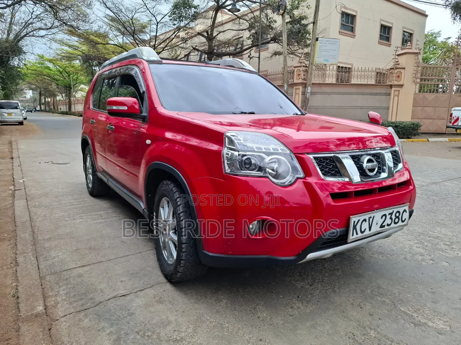 Nissan X-Trail 2.0 Petrol XE 2012 Red