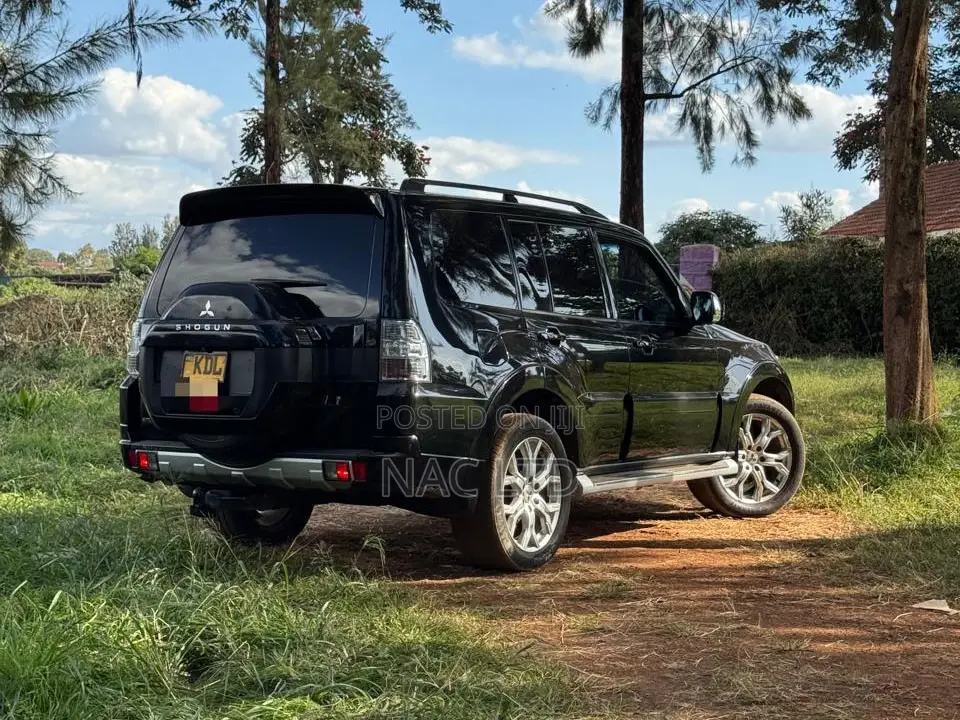 Mitsubishi Shogun 2016 Black