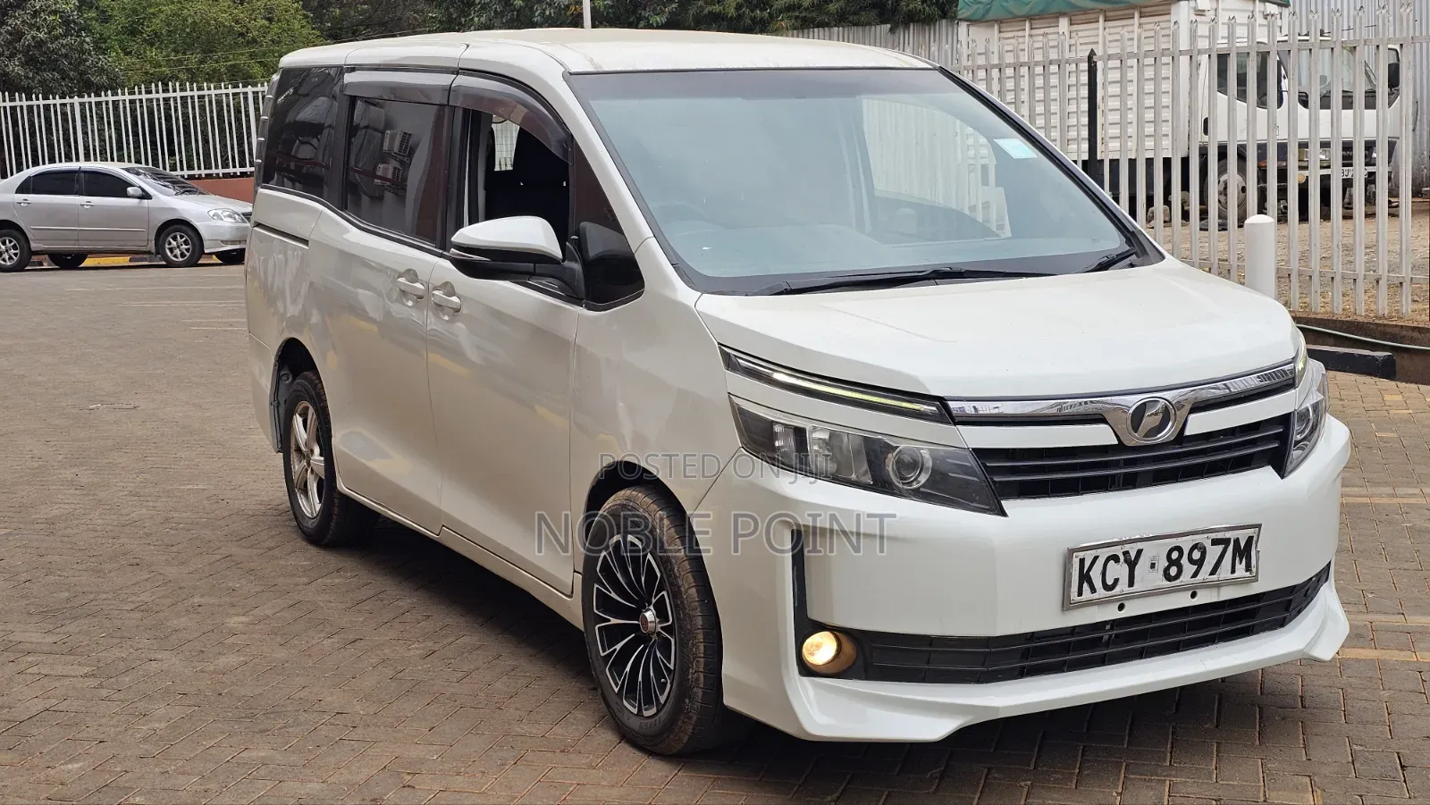 Toyota Voxy 2014 White