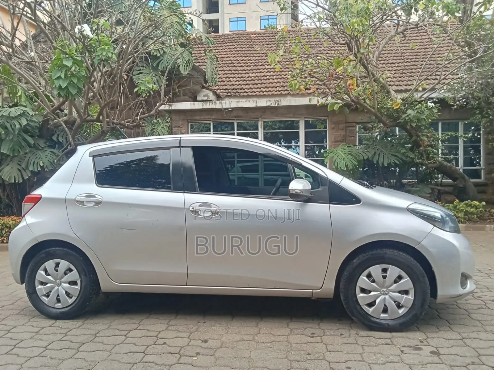 Toyota Vitz 2012 Silver