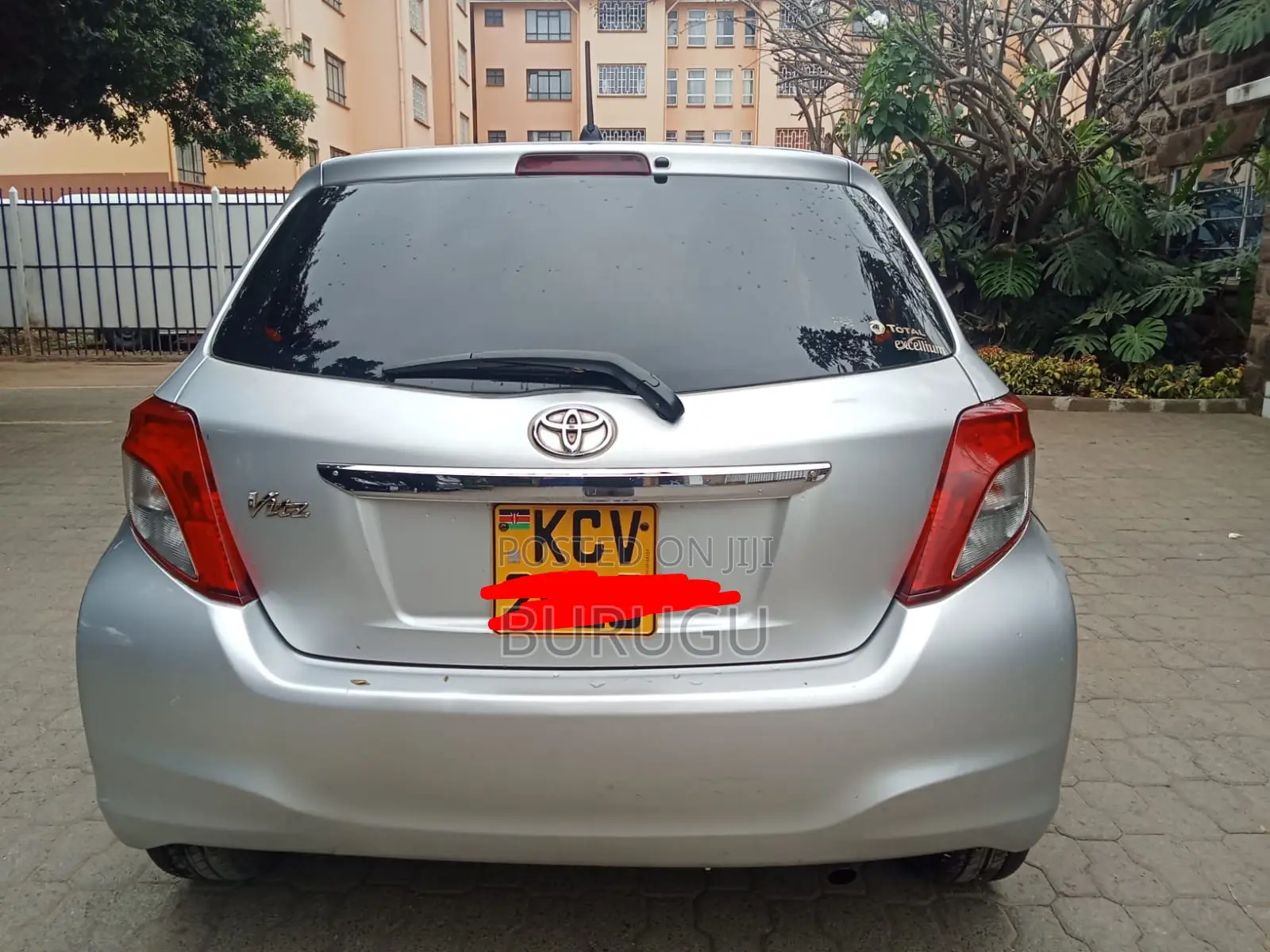 Toyota Vitz 2012 Silver