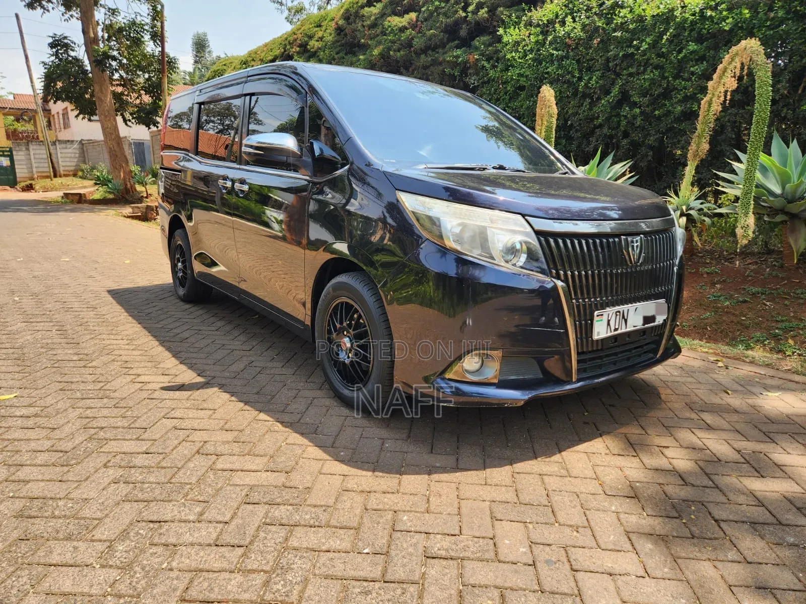 Toyota Esquire 2.0 FWD (7 seater) 2016 Purple