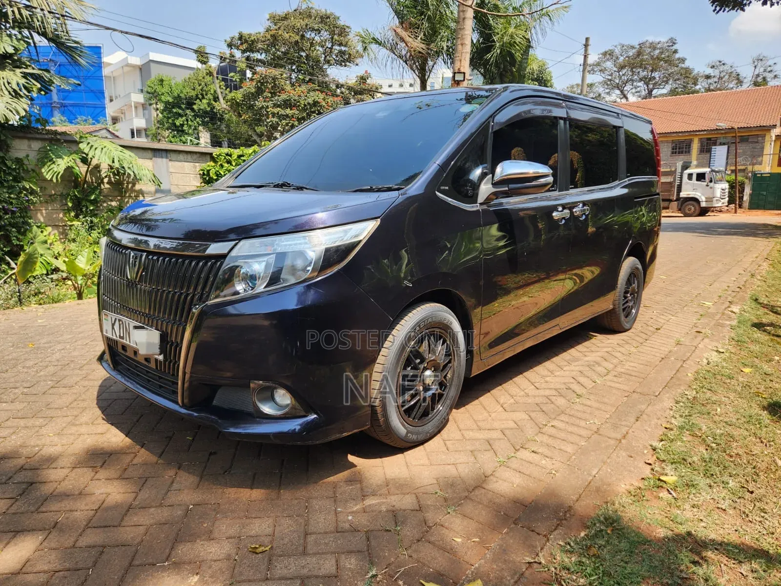 Toyota Esquire 2.0 FWD (7 seater) 2016 Purple