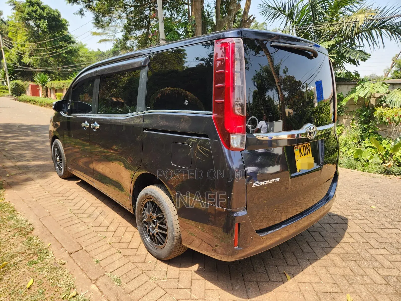 Toyota Esquire 2.0 FWD (7 seater) 2016 Purple