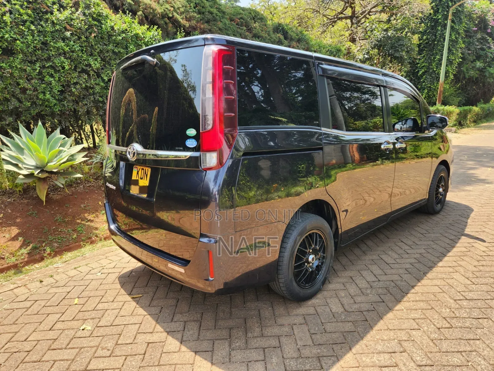 Toyota Esquire 2.0 FWD (7 seater) 2016 Purple