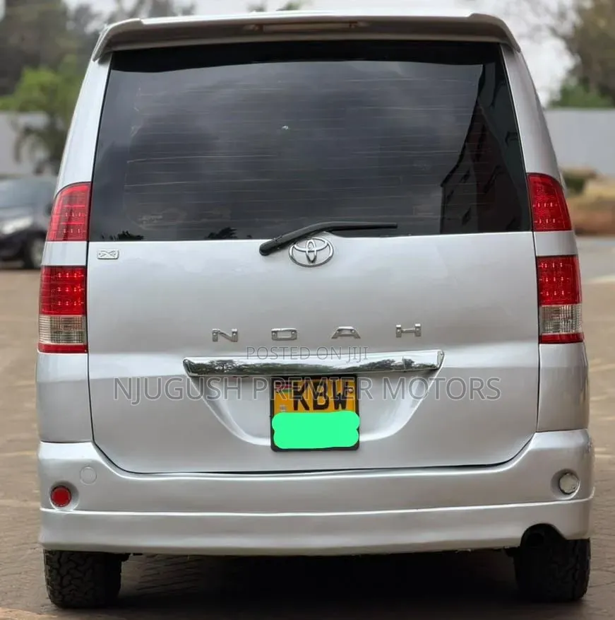 Toyota Noah 2007 Silver