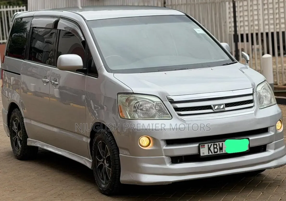Toyota Noah 2007 Silver