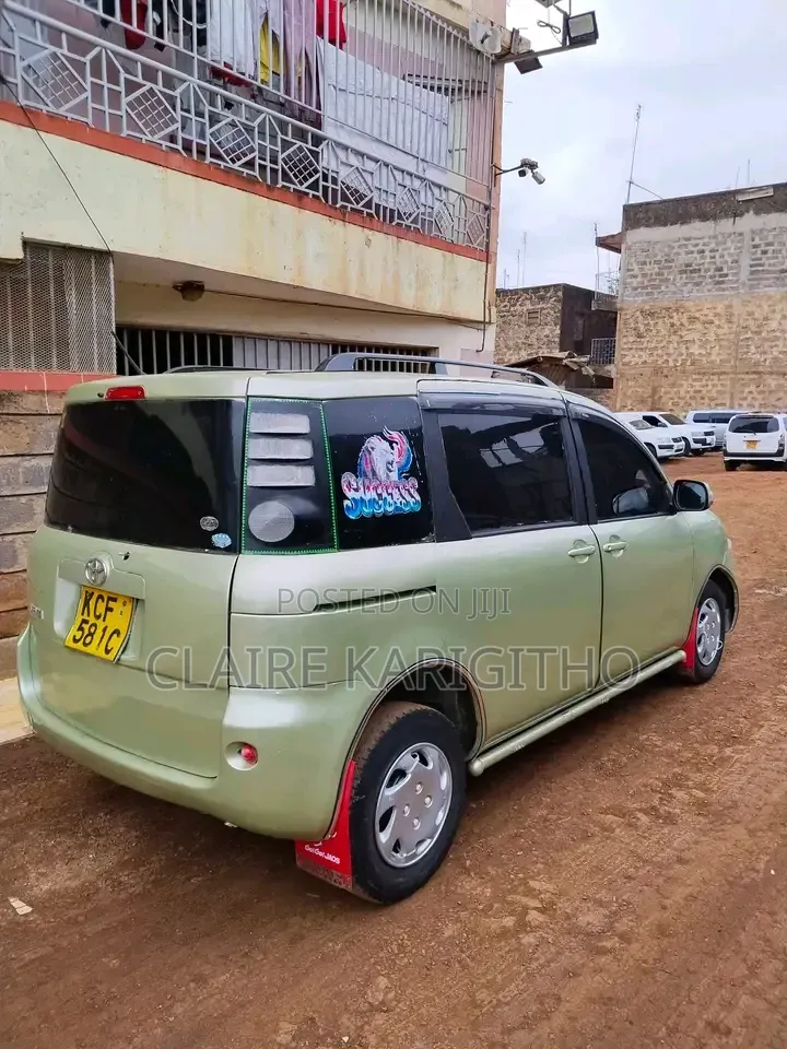 Toyota Sienta 1.5 FWD 2010 Green