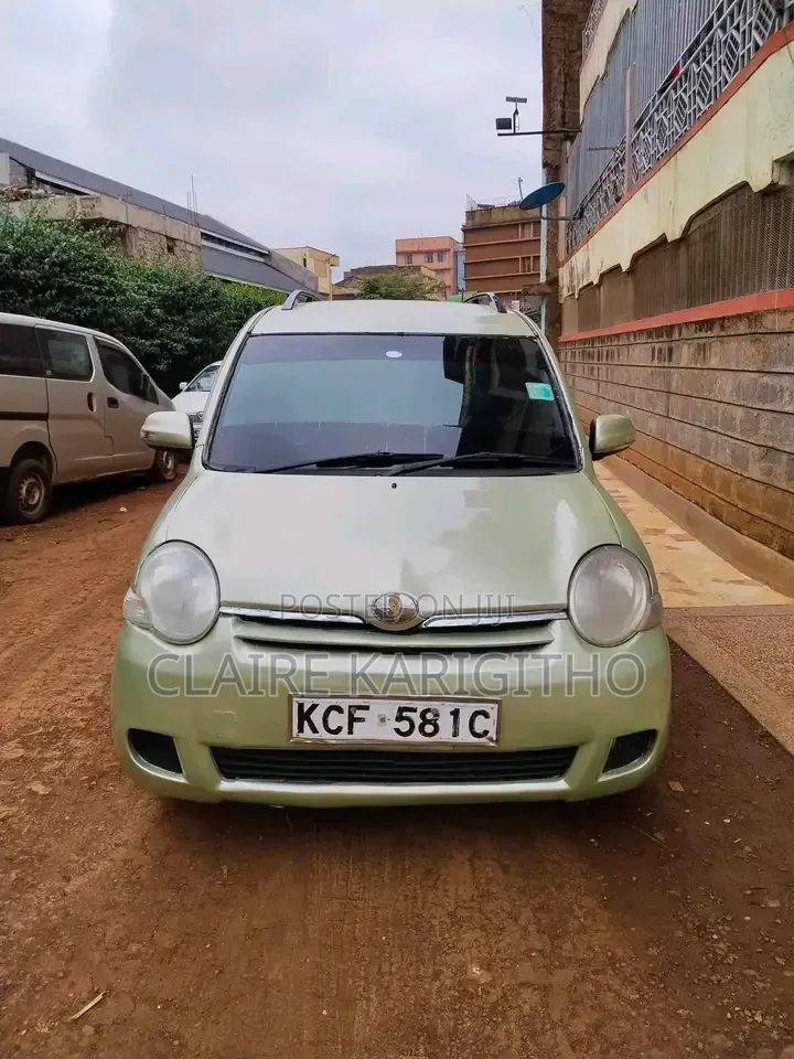 Toyota Sienta 1.5 FWD 2010 Green