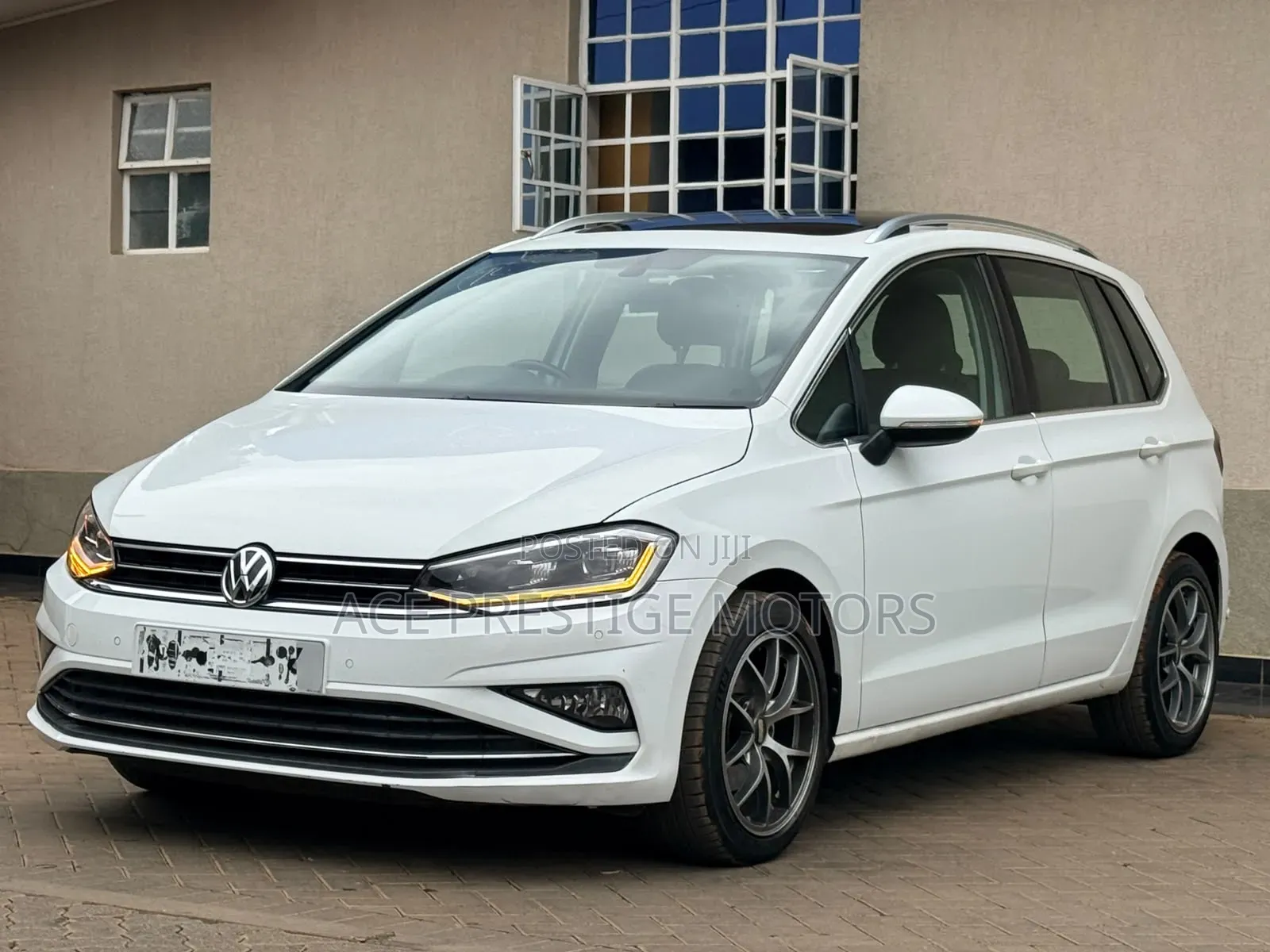 Volkswagen Touran 2019 White