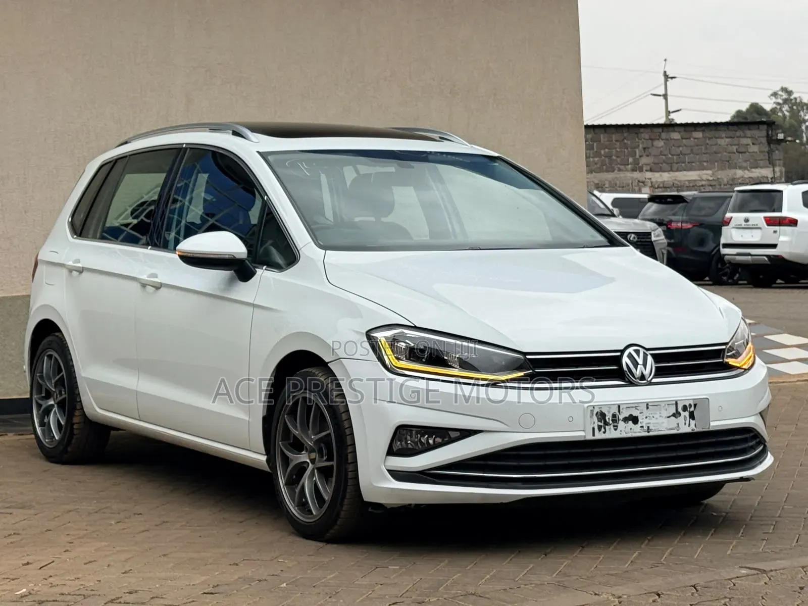 Volkswagen Touran 2019 White