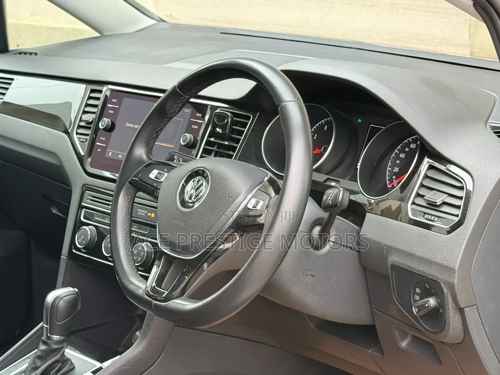Volkswagen Touran 2019 White
