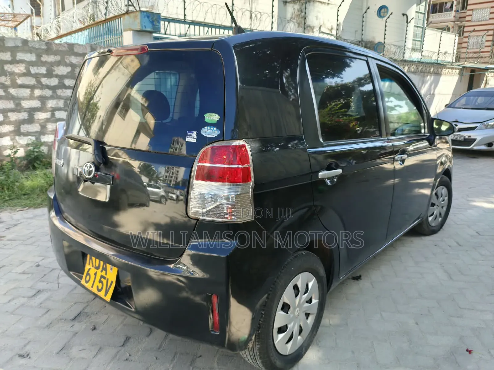 Toyota Spade 2013 Black