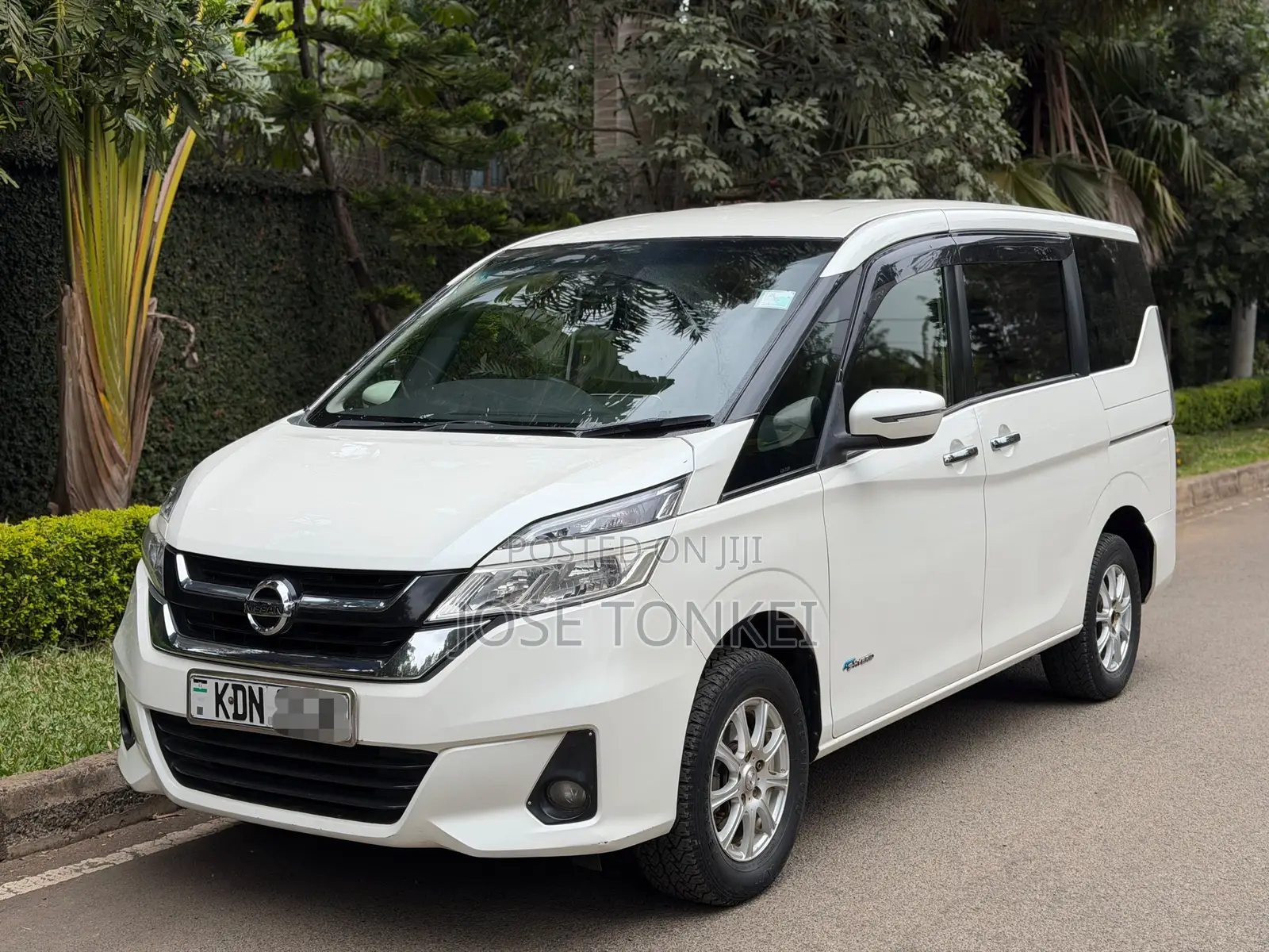 Nissan Serena 2017 White