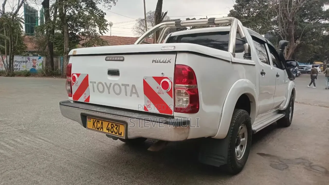 Toyota Hilux 2015 White
