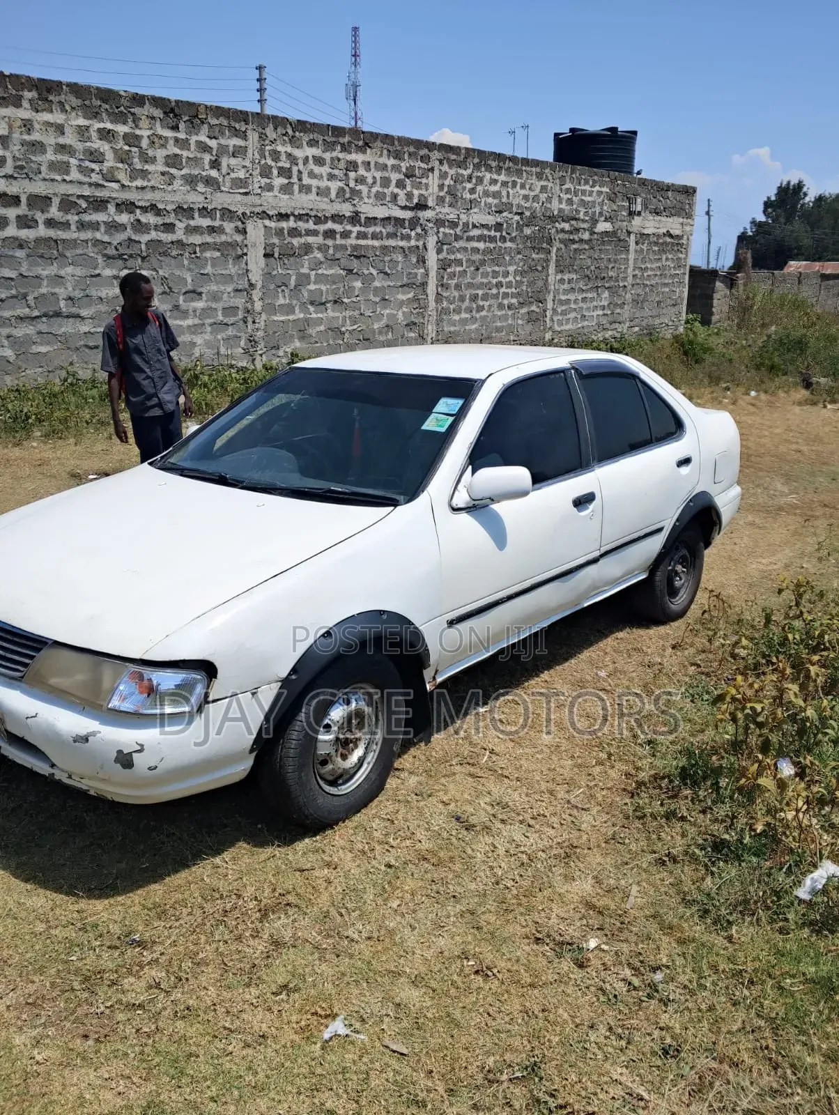 Nissan Sunny 2000 White