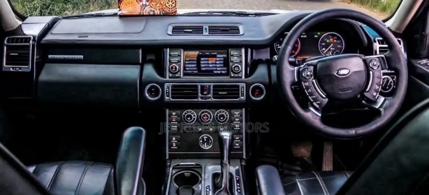 Land Rover Range Rover Vogue 2010 White
