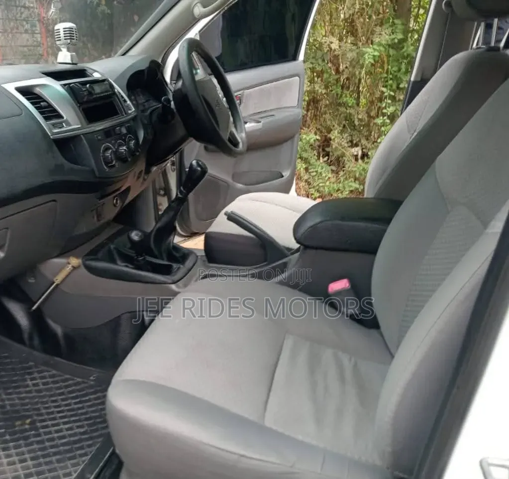 Toyota Hilux 2014 White