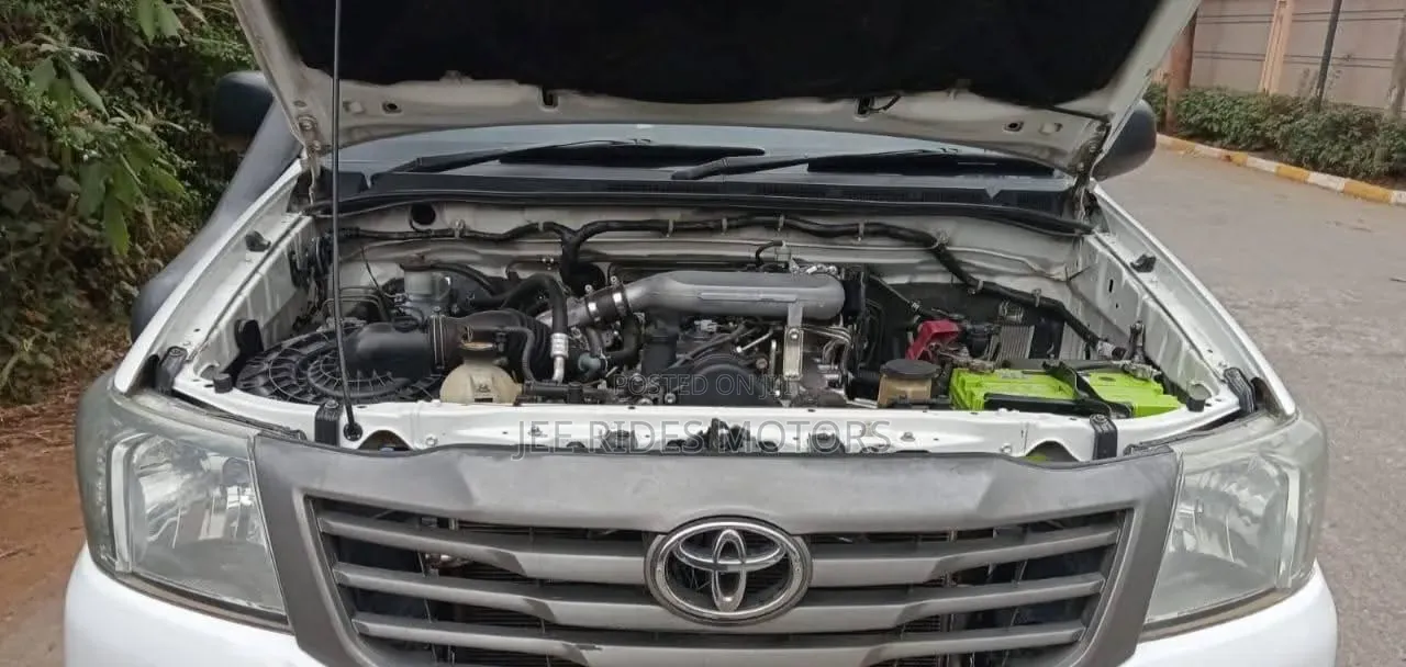 Toyota Hilux 2014 White